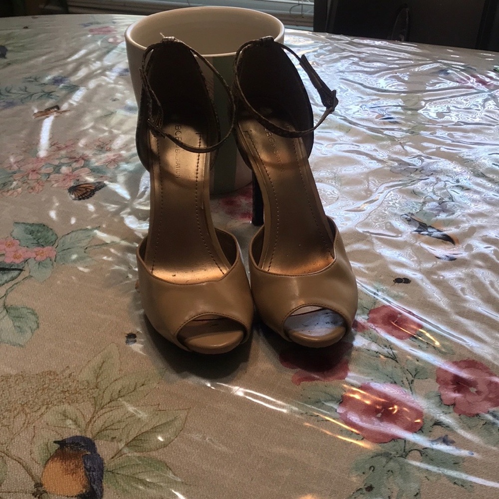 Bcbgeneration snake print peep toe heel size 8